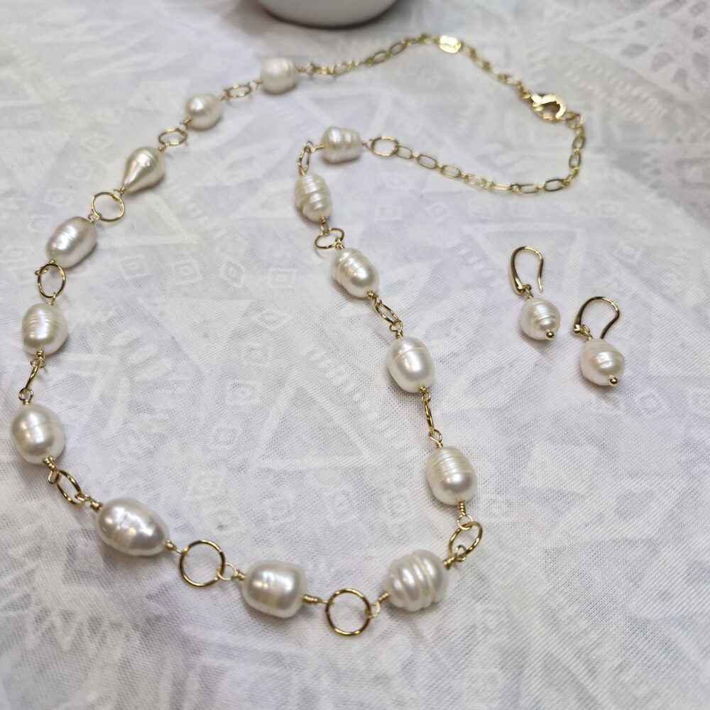 Collar con perlas de rio