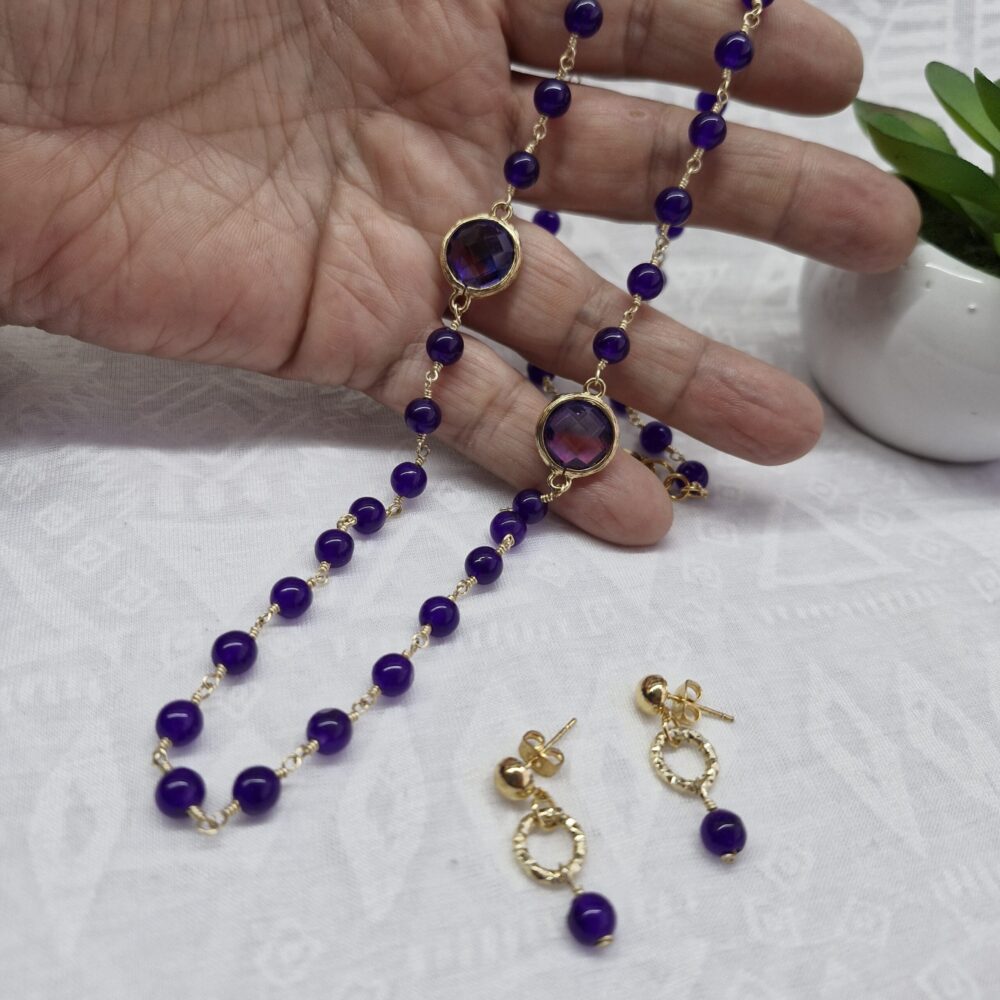 Collar bolas de vidrio moradas y dijes