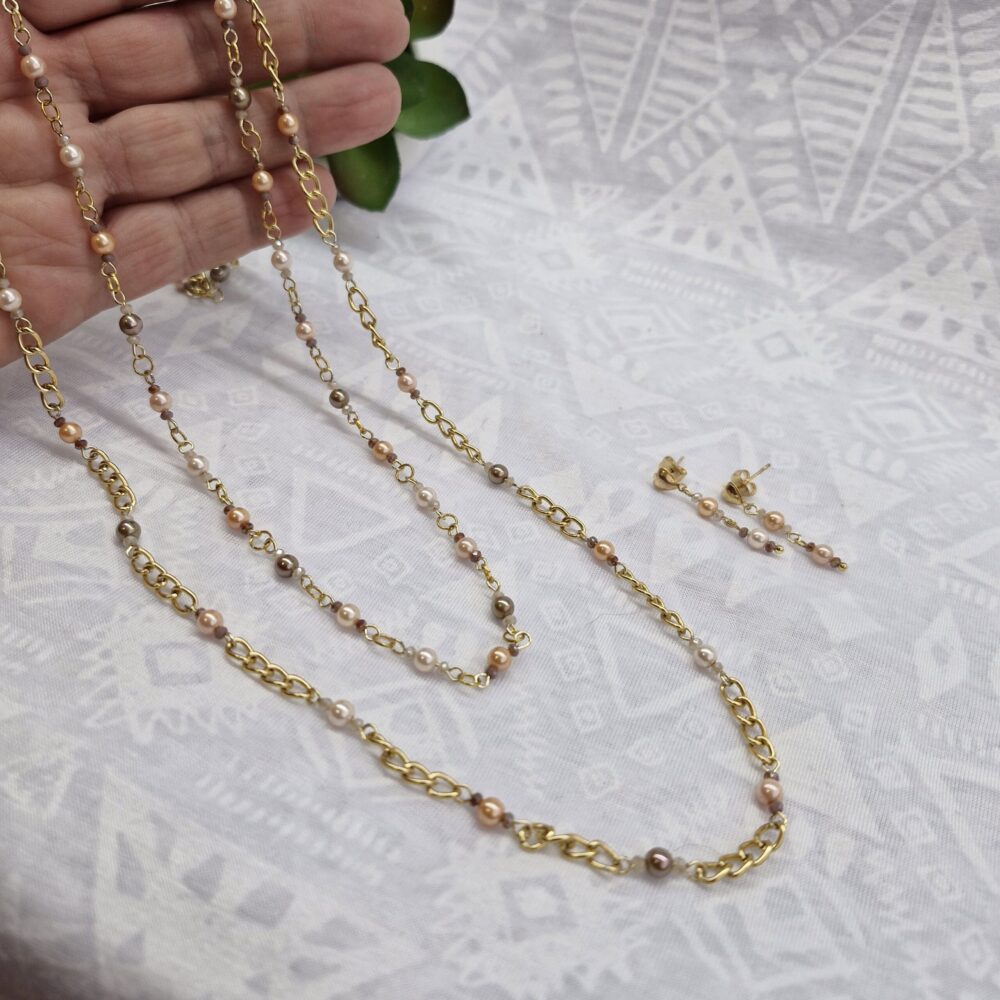 Collar de dos hilos de perla tipo Mallorca, cristales facetados y cadena