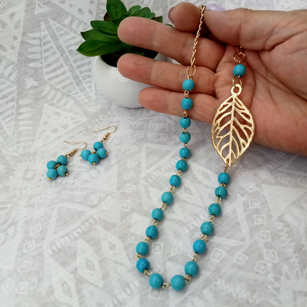 Collar de howlita azul turquesa
