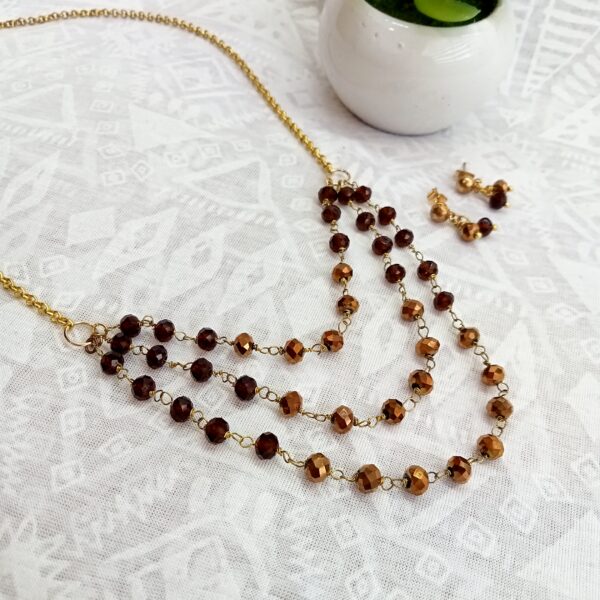 Collar de tres hilos con critales facetados café chocolate y cobre