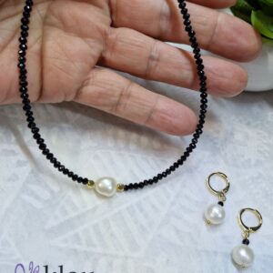 1 Collar corto de cristales y perla