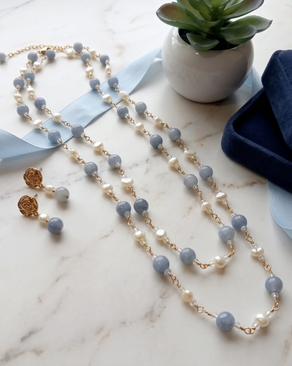 Collar de ágatas azul cielo y perlas