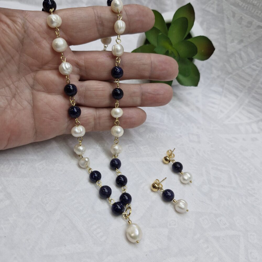 Collar de venturina azul y perlas de río