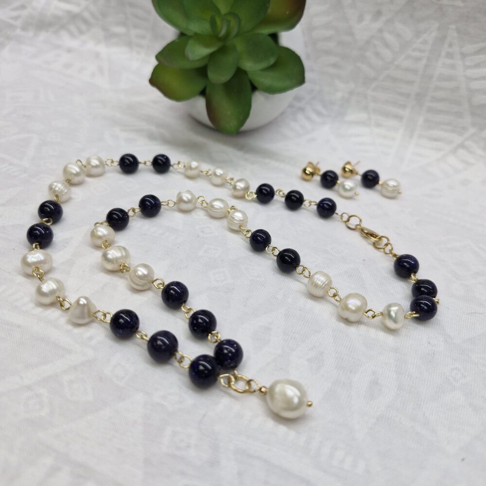 Collar de venturina azul y perlas de río