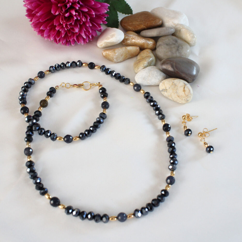 Collar de cristales negros y ágatas