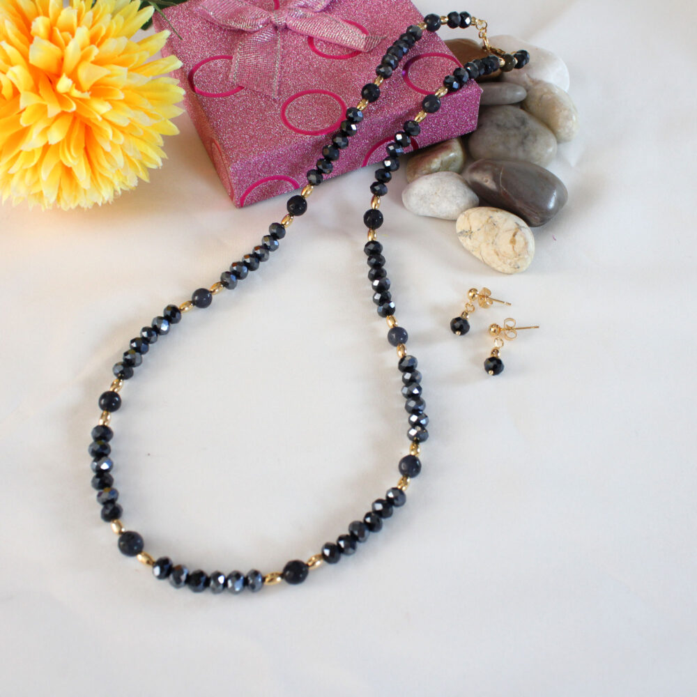 Collar de cristales negros y ágatas