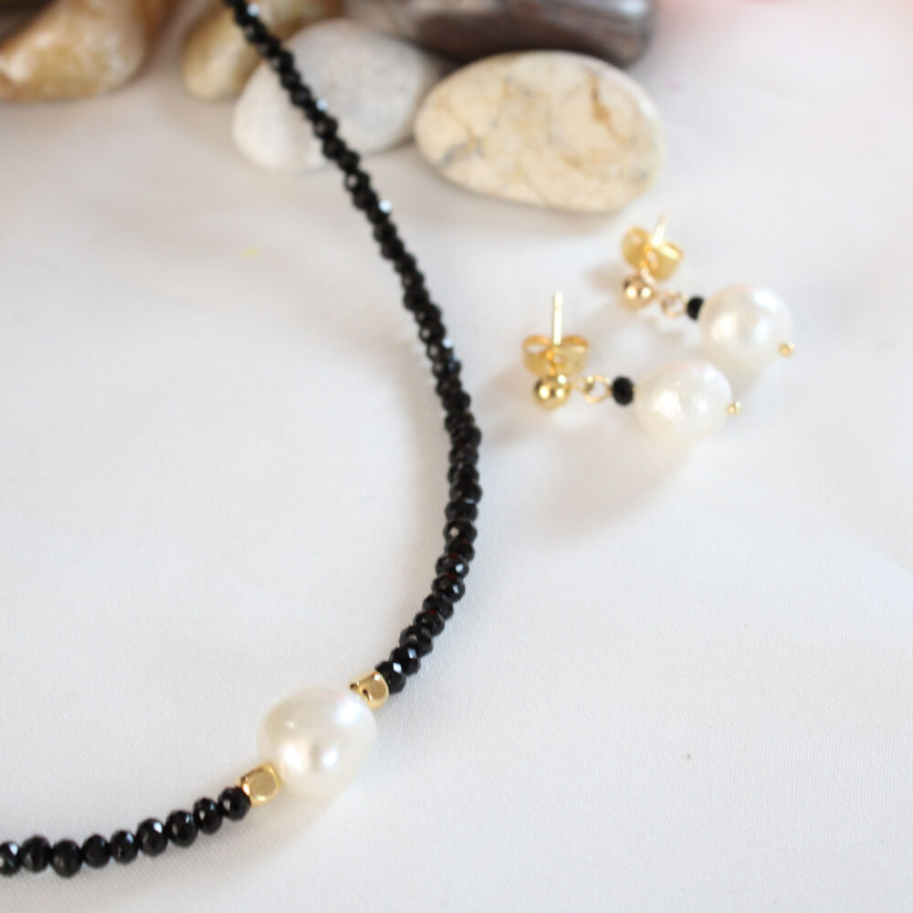 Collar corto de cristales y perla