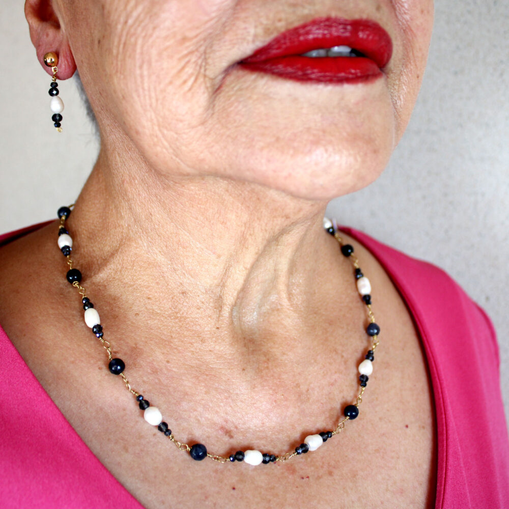 Collar de ágatas gris, cristales y perlas