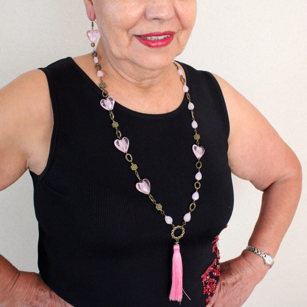 Collar con corazones de Murano rosa