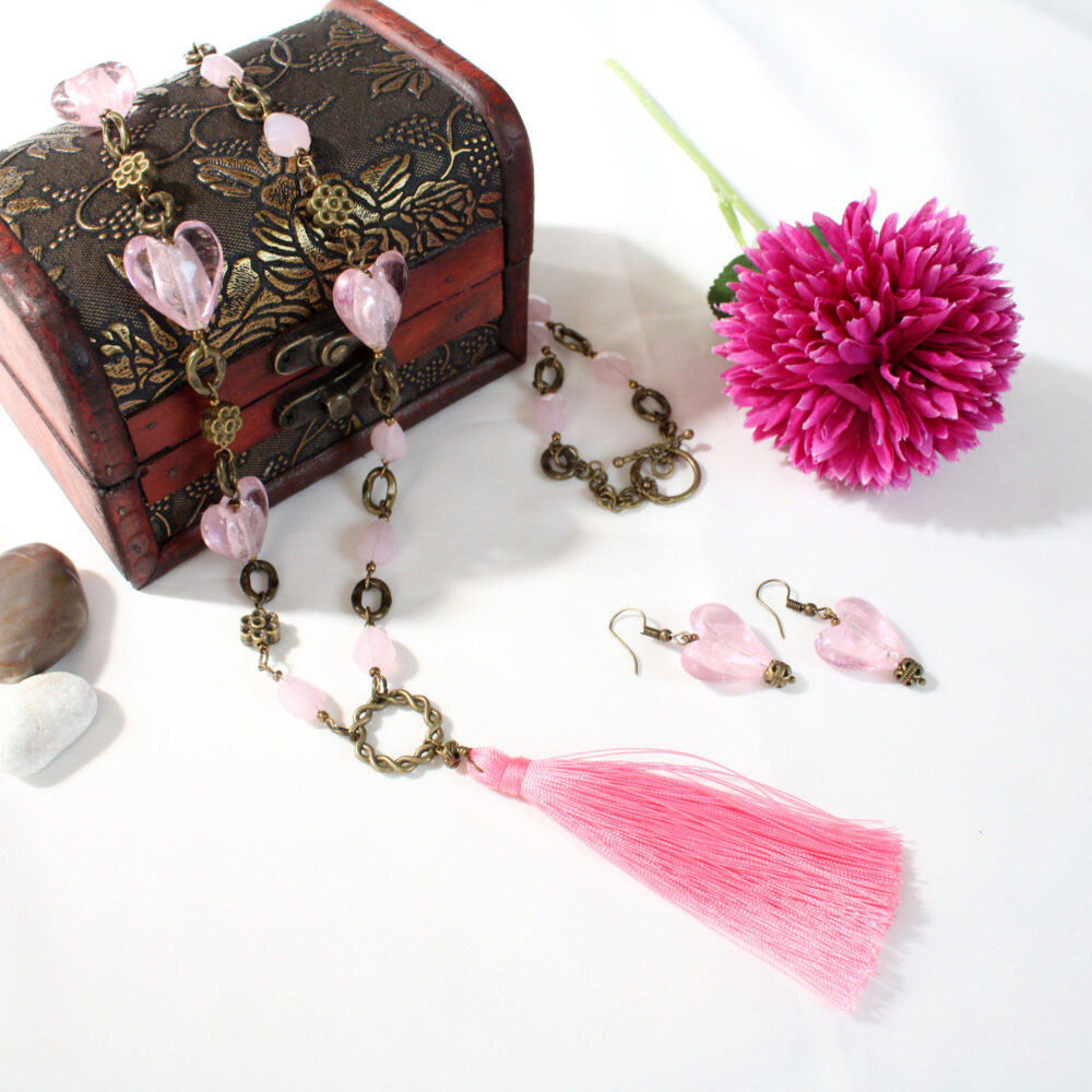 Collar con corazones de Murano rosa