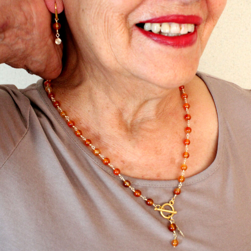 Collar de ágata cornalina y manita de Fátima