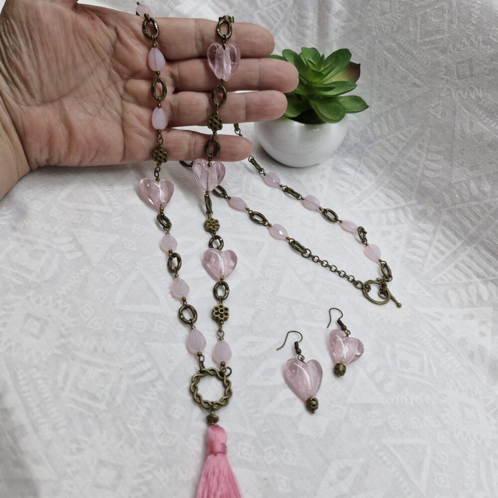 Collar con corazones de Murano rosa