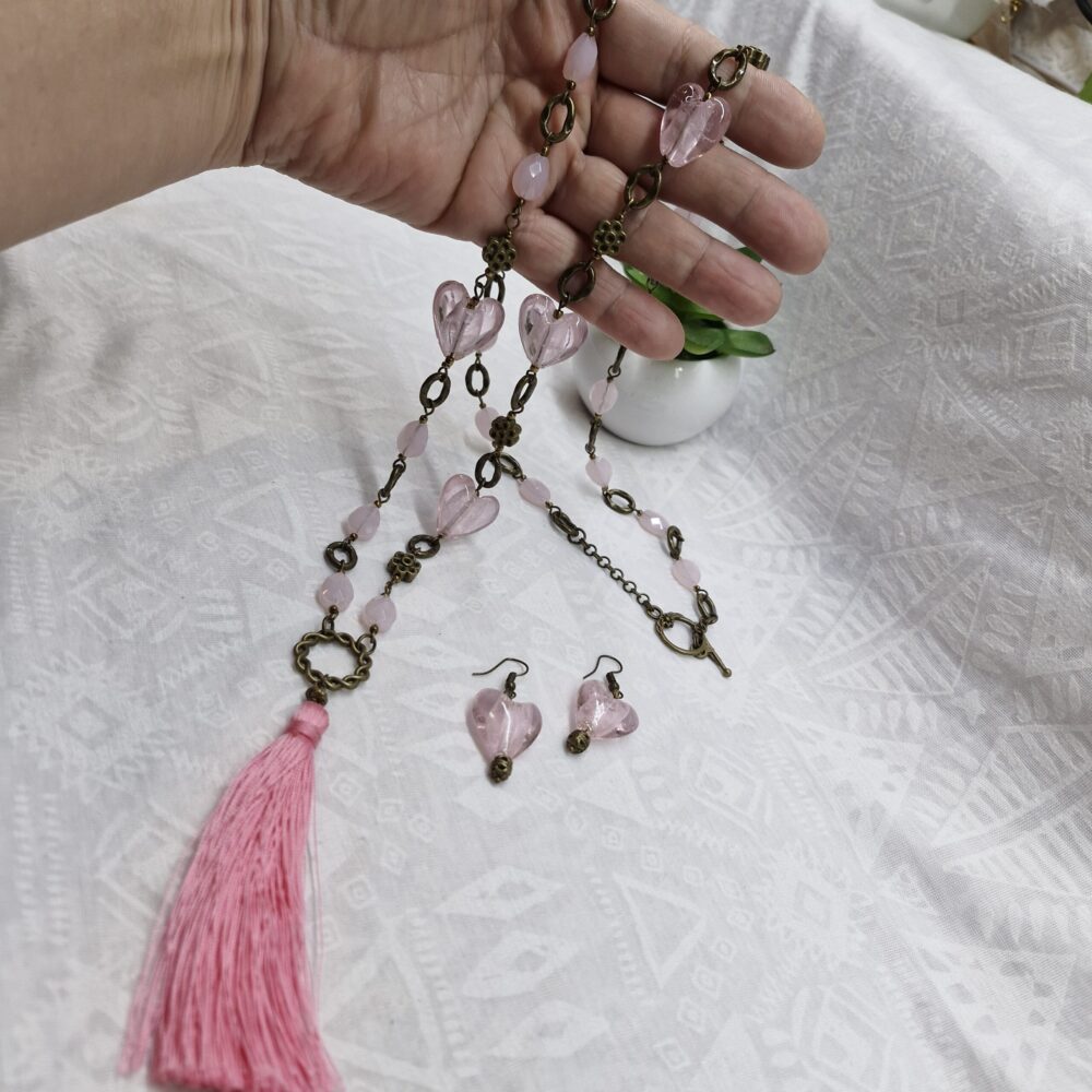 Collar con corazones de Murano rosa