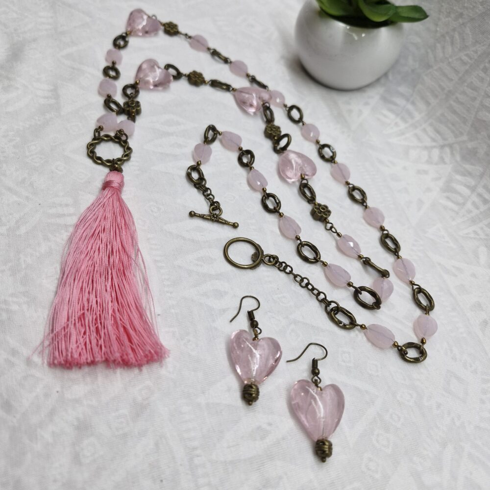 Collar largo con corazones de Murano rosa y oro viejo