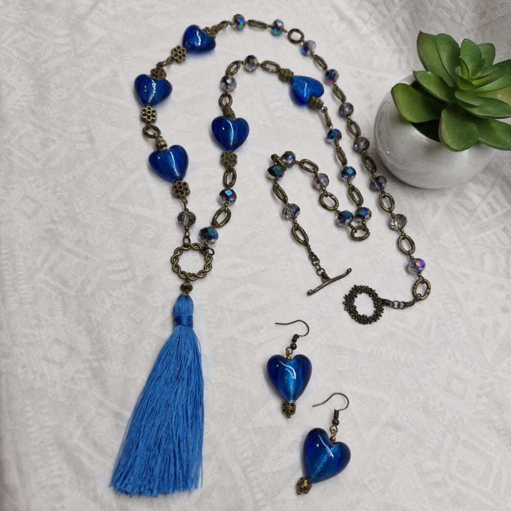 Collar largo con corazones de Murano azul y oro viejo
