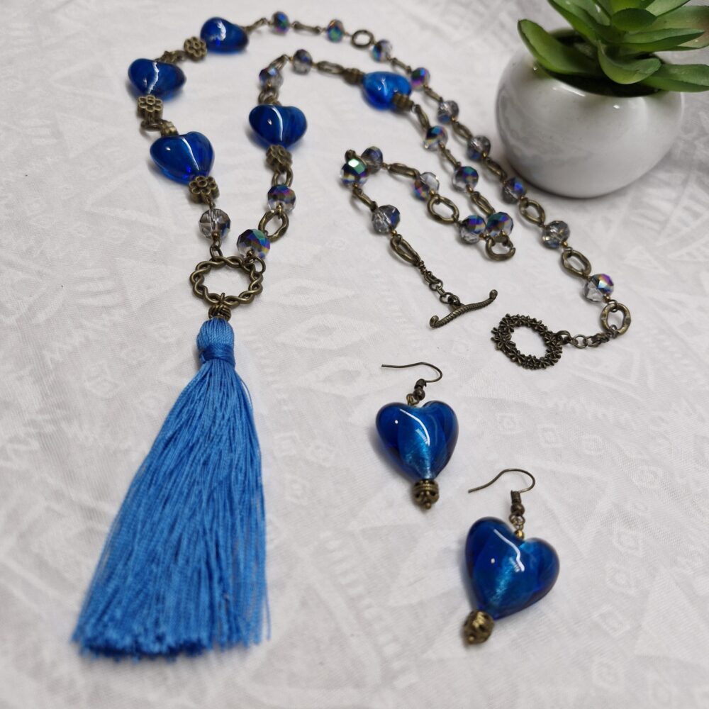 Collar largo con corazones de Murano azul y oro viejo