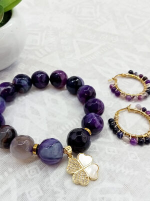 pulsera de ágatas y arracadas moradas