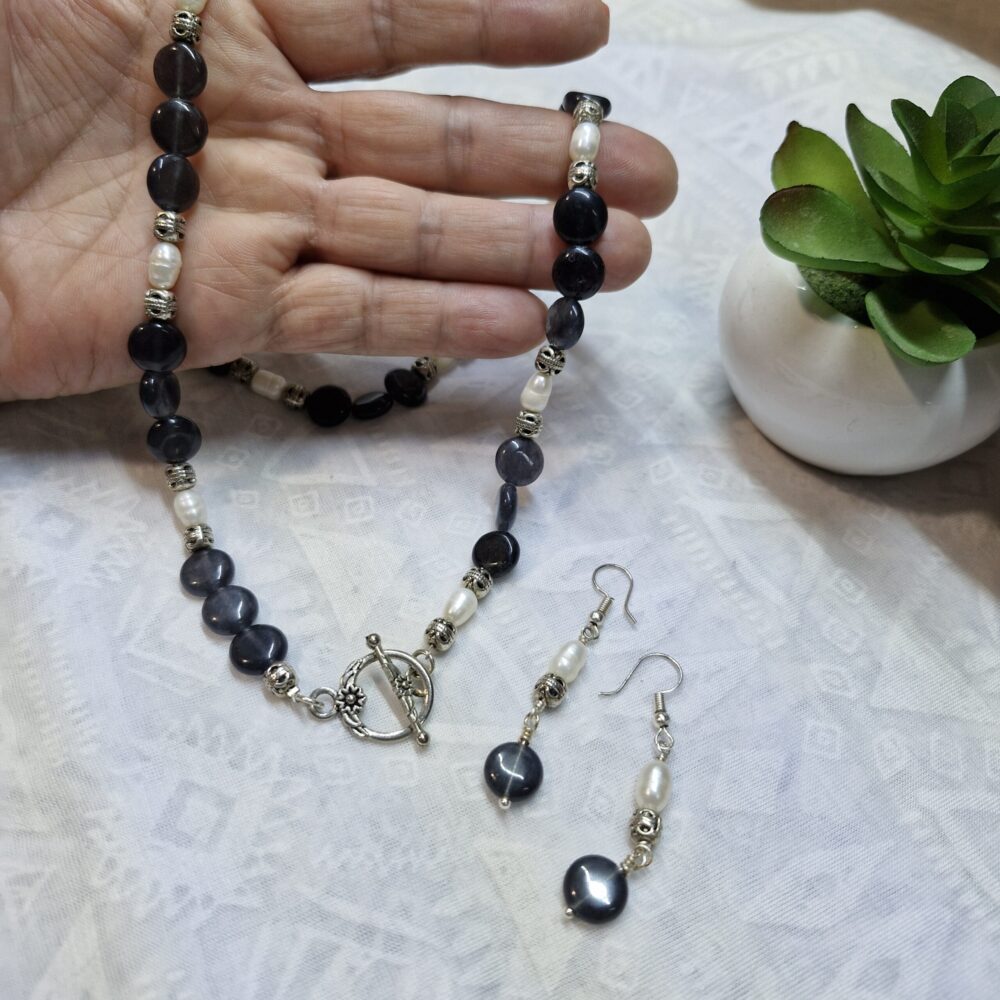 Collar de ágatas planas y perlas