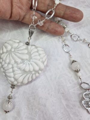 Dije corazón de talavera blanco