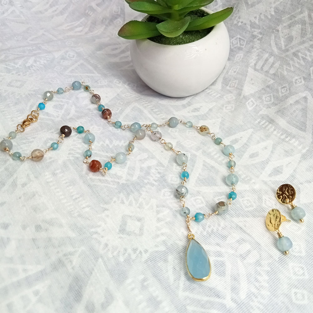 Collar de Ágatas con Dije Azul Cielo