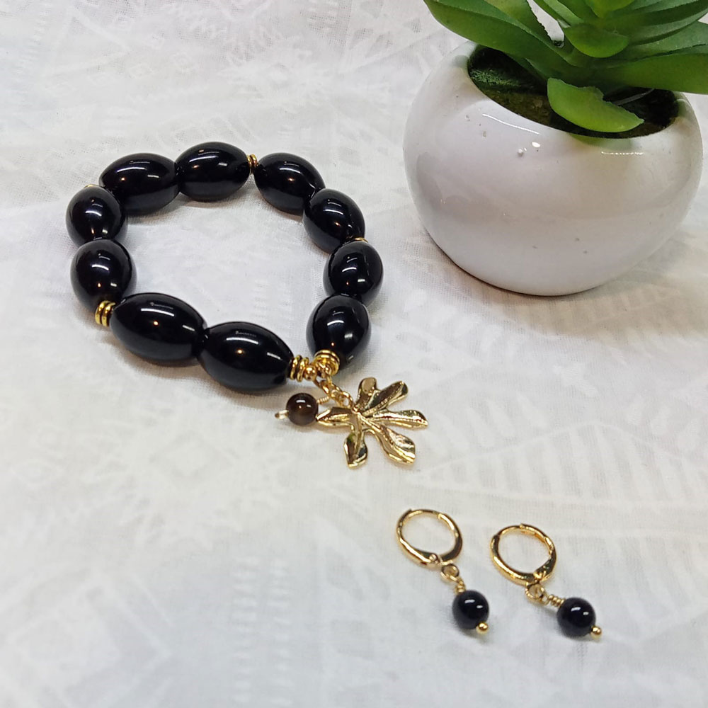 Pulsera de Ágatas y aretes negros