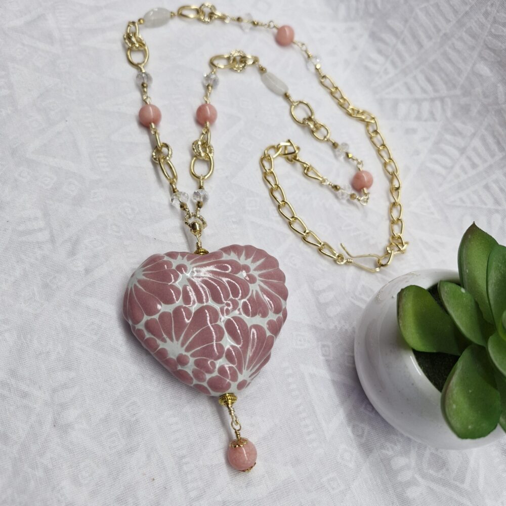 20241114_162733 Dije Corazón de Talavera rosa