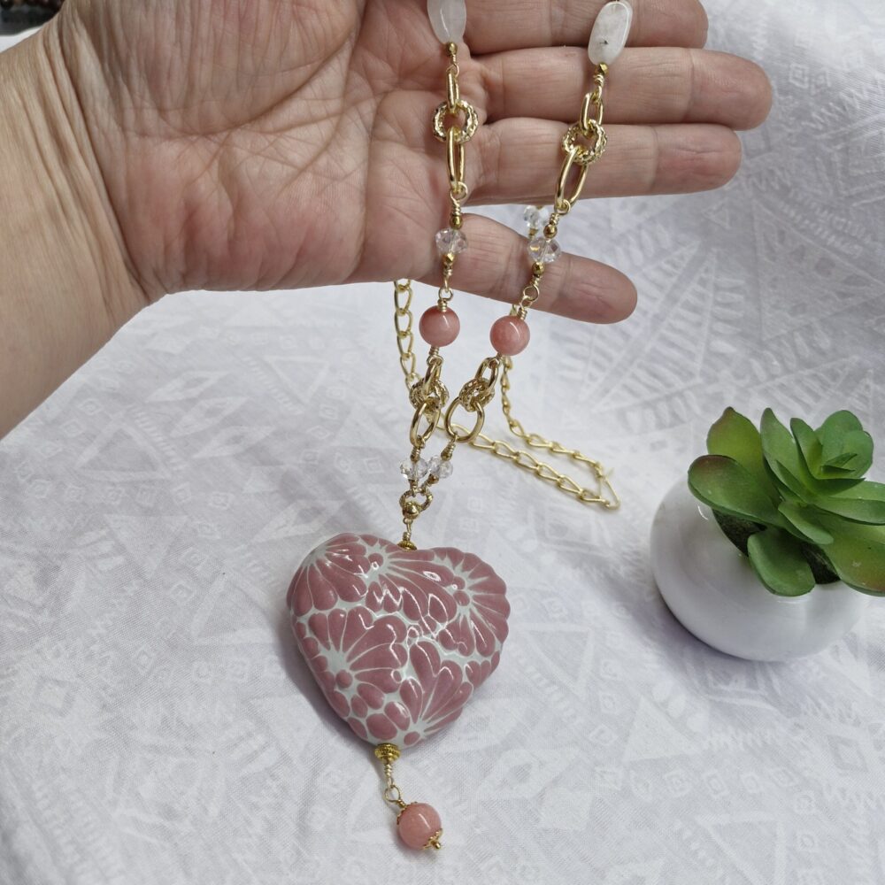 20241114_162905 Dije Corazón de Talavera rosa