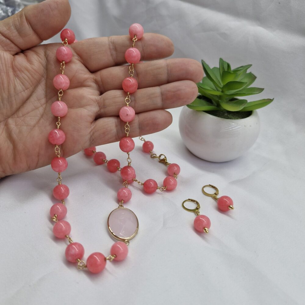 Collar de Ágatas rosa y dije oval