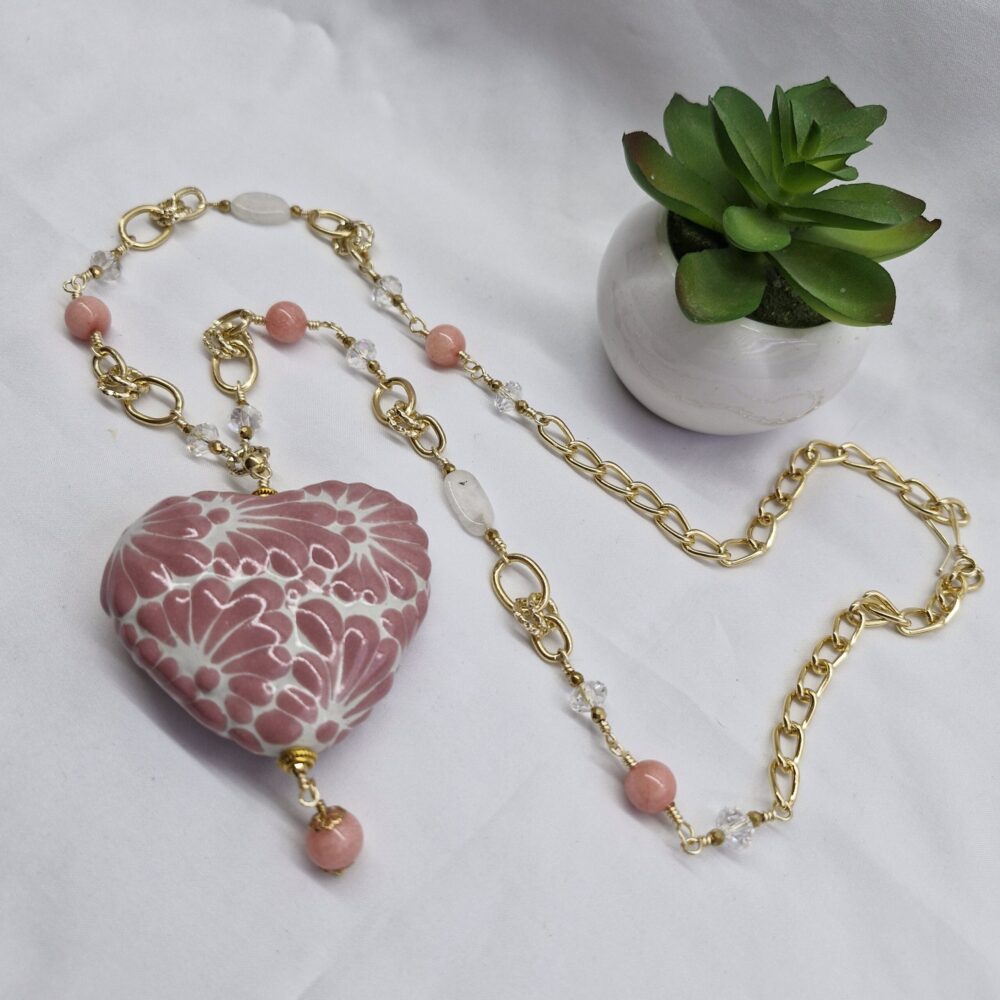 20250331_114051 Dije Corazón de Talavera rosa