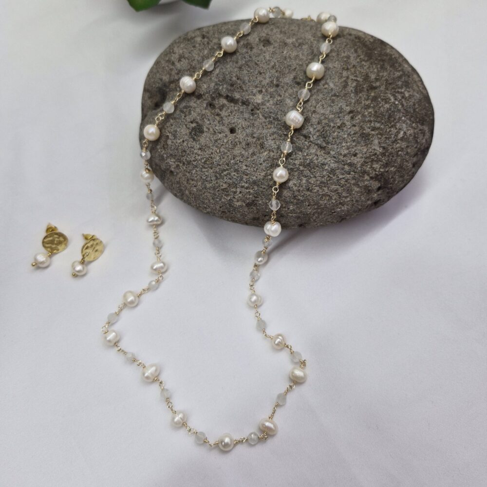 20260427_125244 Collar de perlas y cristales