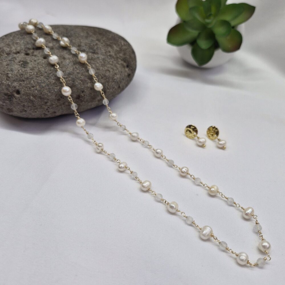 20260427_125345 Collar de perlas y cristales
