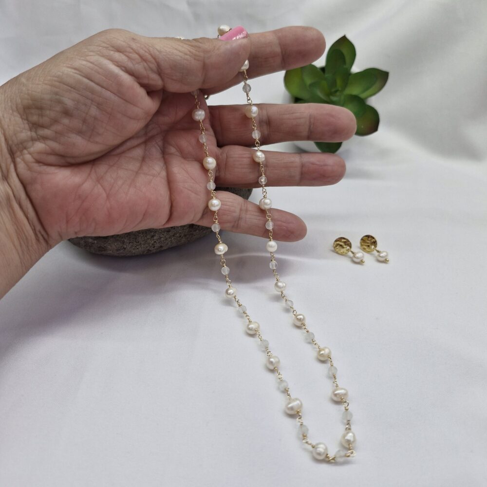 20260427_125437 Collar de perlas y cristales