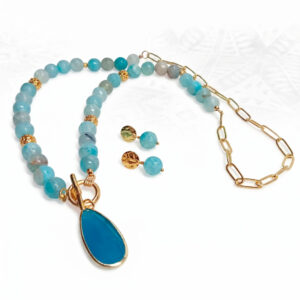 Collar de ágatas azul cielo